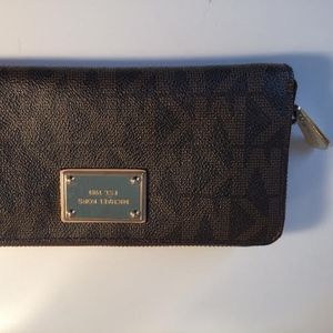 Micheal Kors wallet